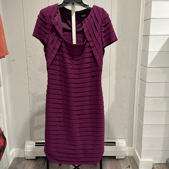 Adrianna Papell Dresses & Skirts - Adrianna Papell Dress